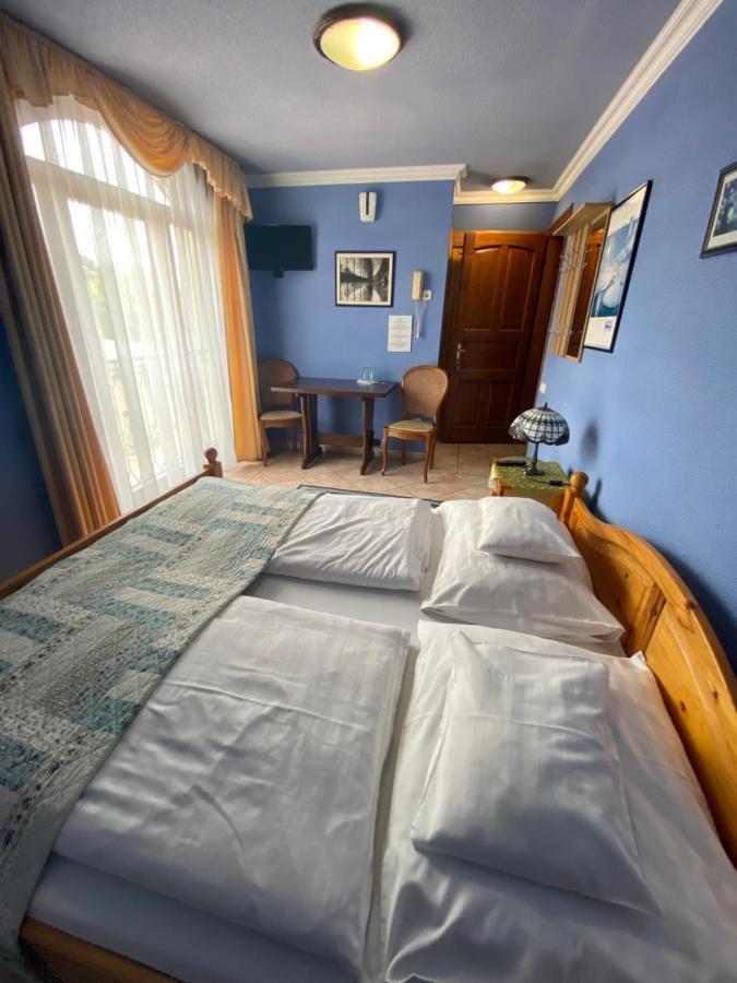 Feher Hattyu Panzio Orosháza Buitenkant foto